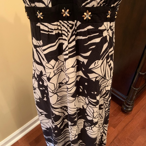 Dress 8 - Picture 4 of 5